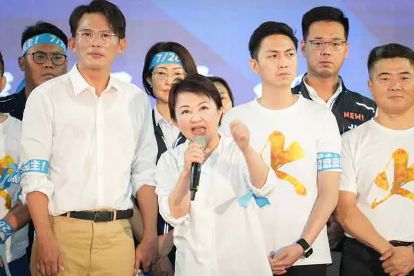盧昌首度同台反惡霸1