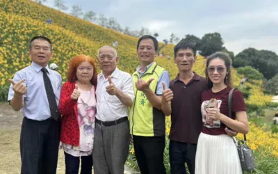網美必拍!花壇虎山巖金針花開成金色瀑布