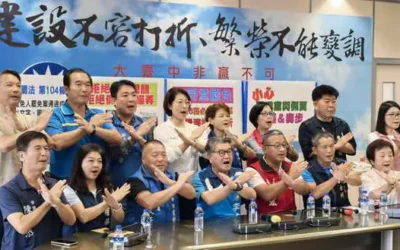 台中市議會國民黨團舉辦記者會指有類似國民黨徽的廣告車輛宣傳同意罷免,散播不實訊息且恐混淆民眾認知,根本就是「偽藍軍」、「偽國民黨」,是捏造的罷免奧步,手段相當下作
