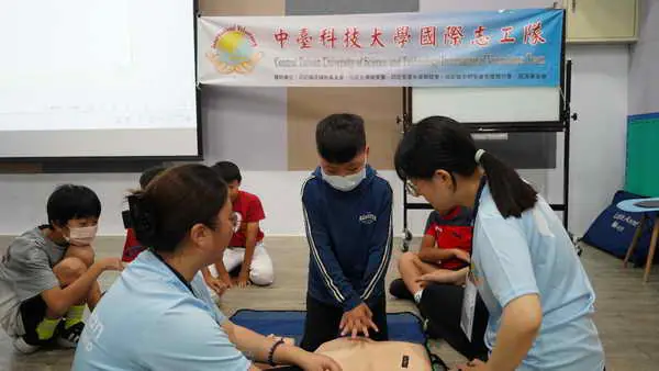 中臺志工到國小推廣1