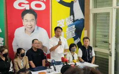 台中市議員謝志忠針對近期北平金銀樓烤鴨豐原直營店爆發嚴重食安事件召開賠償說明會