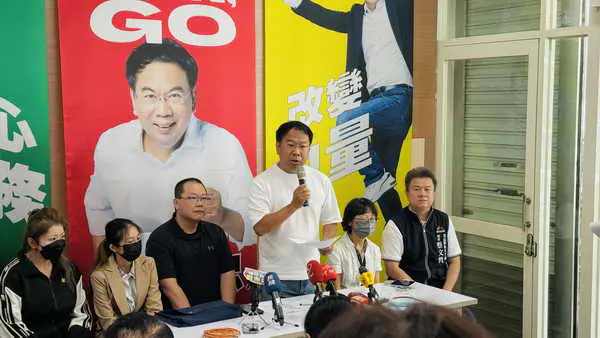 台中市議員謝志忠針對近期北平金銀樓烤鴨豐原直營店爆發嚴重食安事件召開賠償說明會1