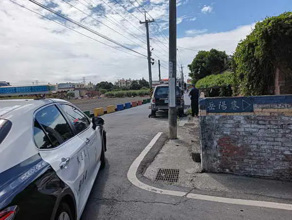 註銷車輛僥倖停路邊監理站一查還欠五萬元當場遭拖吊再追繳稅費1