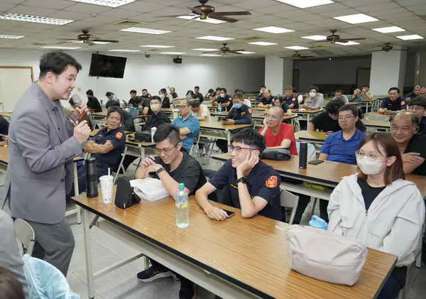 雲林警局邀請心理醫師開講1