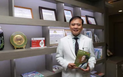 中國醫藥大學附設醫院國際代謝形體醫學中心暨國際醫療中心院長黃致錕醫師新書《化為千手:黃致錕的醫學創新與傳承之路》出版上架
