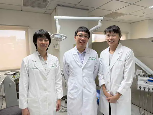 口腔癌患腫瘤切除重建植牙一日完成1