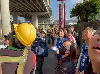 行經豐原國豐路三段要「注意」陳年鳥糞摔傷騎士 市議員邱愛珊要求源頭改善、持續追蹤道安風險