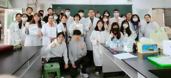 大葉大學張淑微副教授獲教育部教學實踐研究計畫獎助學生站上高中講台深化美粧專業力1