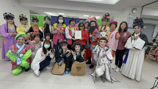 臺中醫院護理之家歌仔戲伴長輩迎馬年1