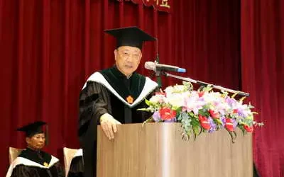 擁抱變革、積極創新、追求卓越~中國醫藥大學113學年度畢業典禮邀請電腦科學家分享新時代AI尖端的知識,共同創造更好的未來