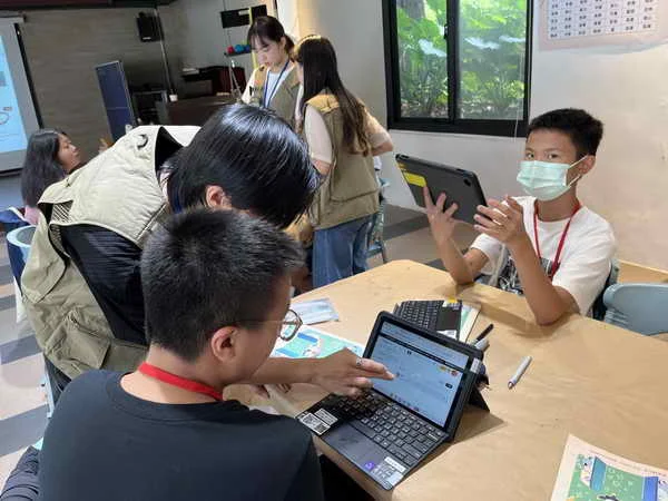 北藝大研究生前進和平及東華國中1