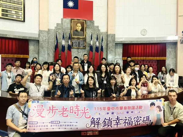 民主議政園區化身月老殿堂1