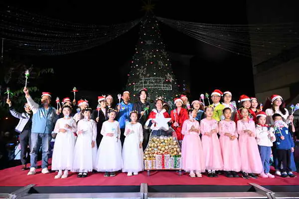 10公尺夢幻聖誕樹點亮彰化夜空1