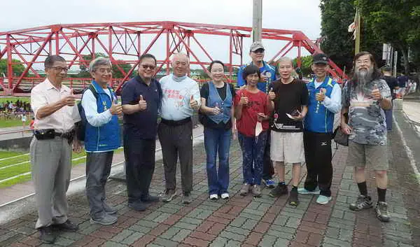 長愛家園育幼院10天環島單車之旅7月20日上午回到西螺大橋受到熱烈之歡迎1