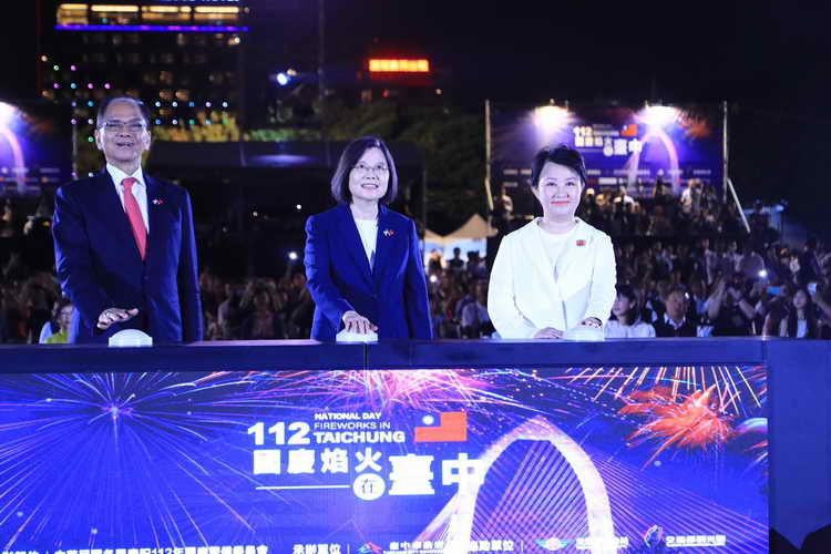 112國慶焰火活動破51萬人次 盧市長1