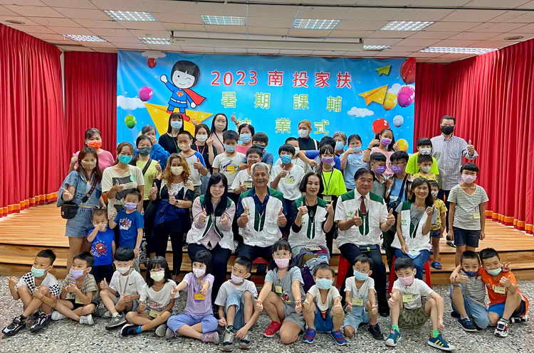 112年南投家扶暑期課輔班結業式 自然科學 好玩 有趣 要再繼續學下去1