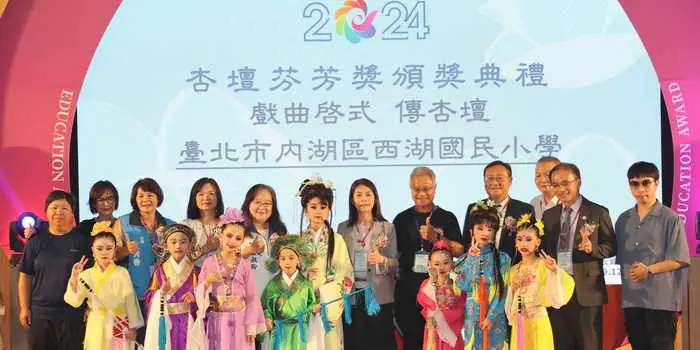 113年杏壇芬芳獎表揚73位教育人員及13個團體無私奉獻1