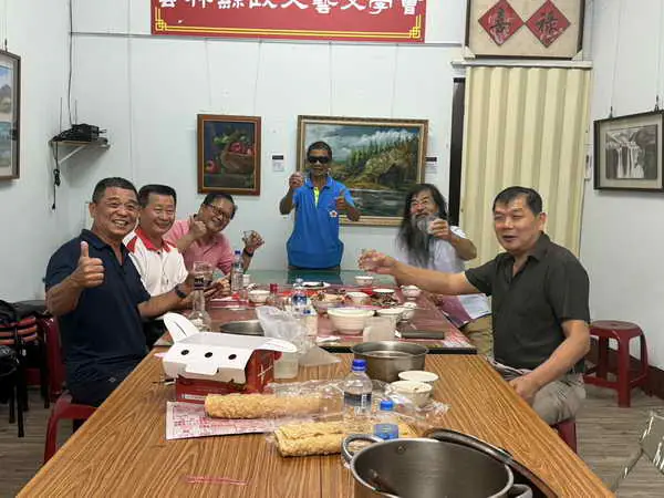 雲林縣政大藝文學會結合縣內多位團體舉辦114年中秋節會員聯誼暨關懷邊緣户物資救助活動深受好評1