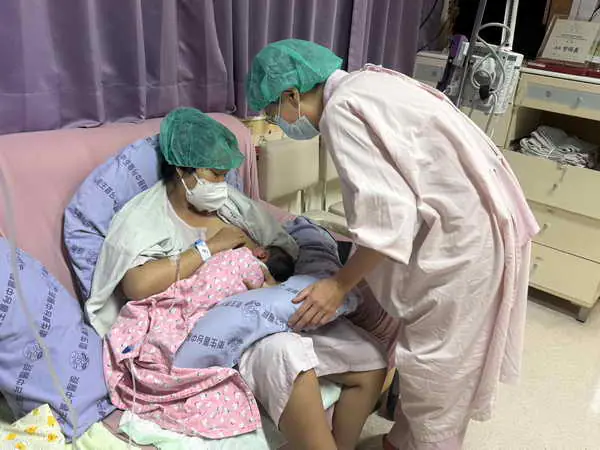 迎接115年 臺中醫院喜迎元旦雙寶1