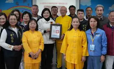 原始宮捐助學童午餐費11年不輟 張麗善縣長赴民生國小致贈感謝狀