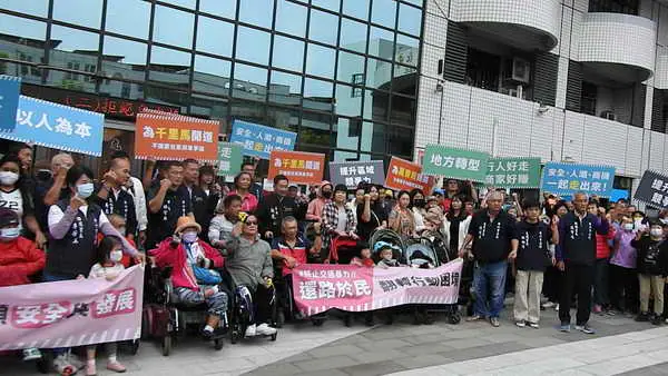 11月18日上午支持斗六市區道路新建人行道 活動數百多人參加盛況空前1