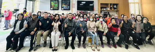 千歲公益綜藝樂團熱情獻藝團長陳學茂14日領軍到雲林縣恩主公慈善會以音樂實踐公益關懷1