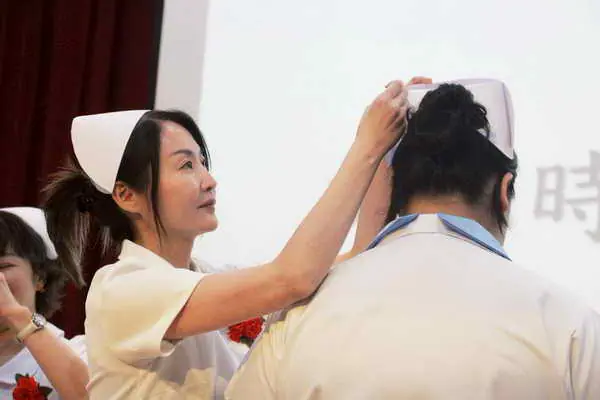 中臺151學子加冠邁向臨床照護實習1