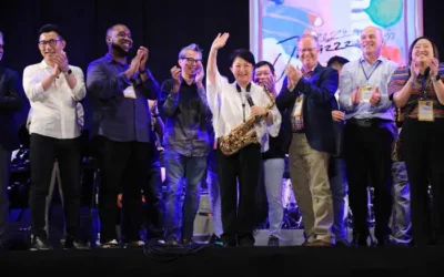 18.5萬粉絲朝聖!「台中爵士音樂節」開幕夜10國使節出席 盧市長獨秀薩克斯風與全場同歡