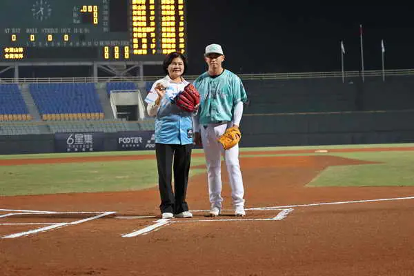 2024 亞洲冬季棒球聯盟熱血開戰 張麗善縣長開球推廣棒球行銷雲林