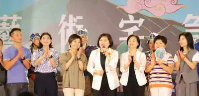 2024藝術宅急便前進北港 唐美雲歌仔戲團演出吸引逾2000人共賞