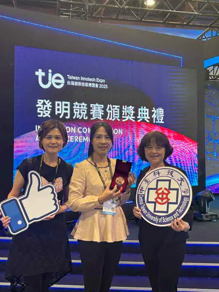 2025創博會 中臺科大護理系奪銅1