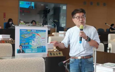市議員李中表示台中市要躍居國際必須提升自身城市競爭力，市府應積極推動在台中港設置國際機場、興建第二條外環道路、活化台中公園等重要建設