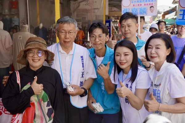 柯文哲南下輔選合體張嘉郡 替張嘉郡形象能力打包票