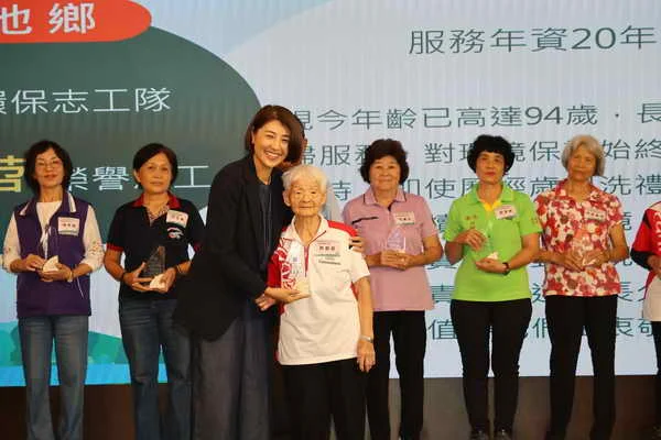 表揚295位績優環保志工1