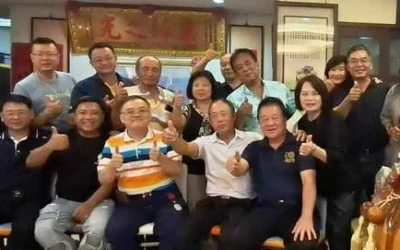 東京學院光輝10月雙十過後創辦人陳慶商藥師設宴款待海線專程來訪友人餐敘聯誼高歌一曲歡樂滿室