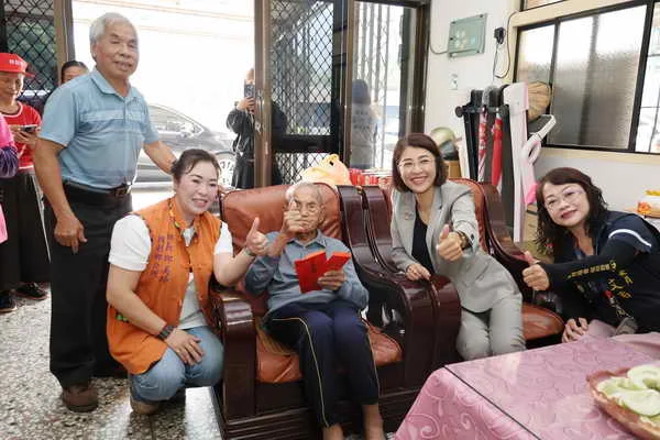 重陽孝親 許縣長敬老走訪國姓 埔里人瑞1