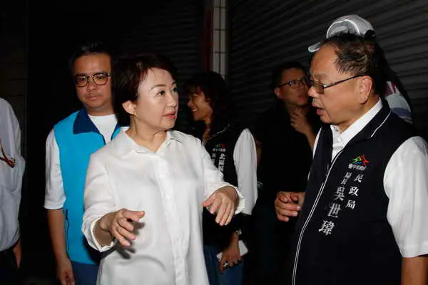 梅川東路急雨積淹水20分鐘消退 盧市長趕赴勘災