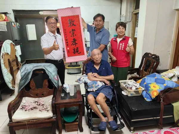 照顧高齡父母20年如一日