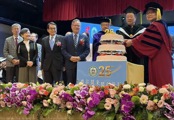 中市府出席亞洲大學25週年校慶肯定產學合作與科技人才培育