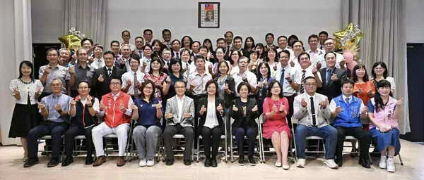 彰化縣28位高中小學校長交接 向11位榮退校長致敬
