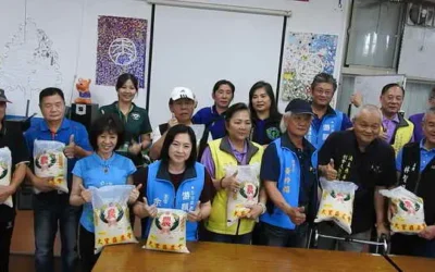 雲邑法主慈善會會長張根源發起到鹿谷秀峰社區致贈3000公斤白米解決燃眉之急