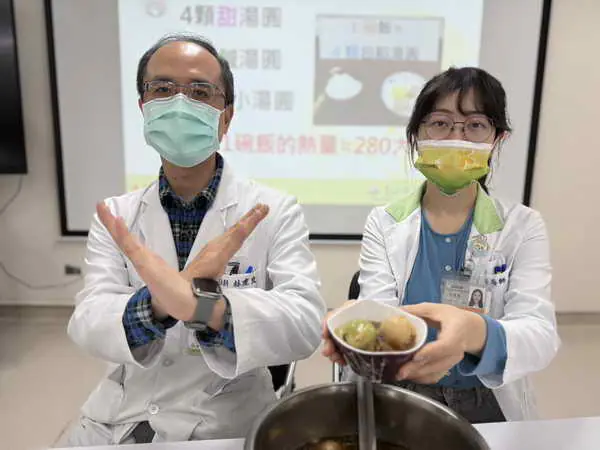 吞十顆包餡湯圓配紅豆湯血糖飆400圖一