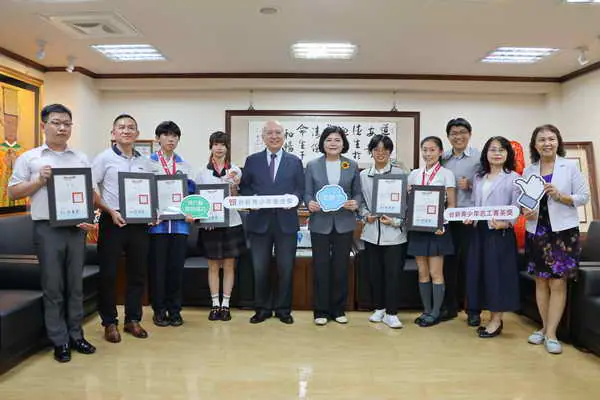 雲縣4生1師1校榮獲台新青少年志工菁英獎 縣長張麗善聆聽志工經驗分享1