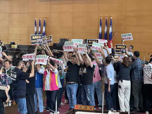 台中市議會民進黨團提案要求台中市政府普發市民5萬元現金