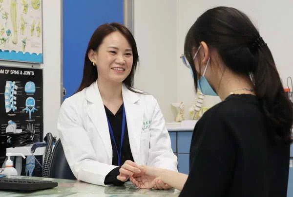6旬婦拇指痛3年 竟是腕掌關節炎作怪1