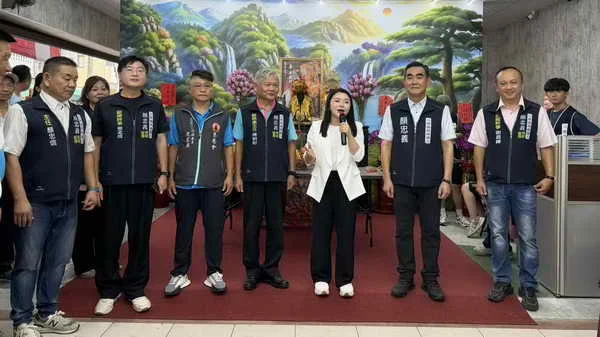 競選斗南鎮長顏忠義於6月21日良辰吉日迎請地方諸佛神聖進駐其競選總部安座1