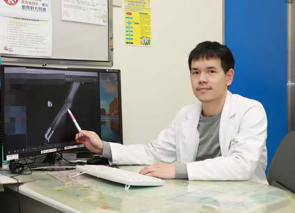 7旬翁打掃跌倒 竟肇1