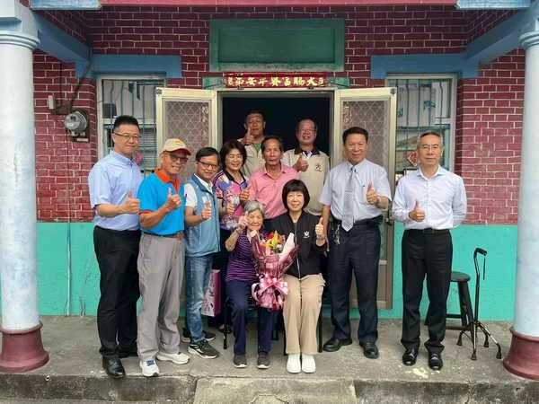 後備指揮部政戰主任朱少將親訪彰化縣823戰役遺孀1