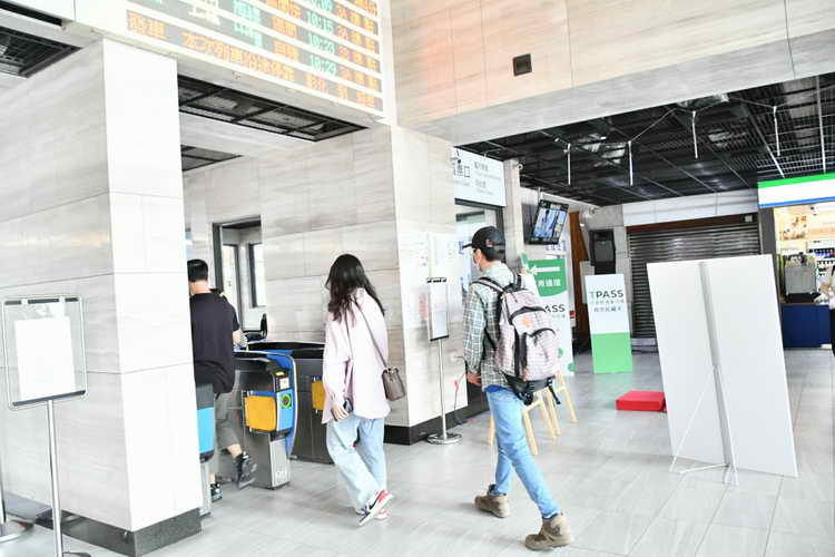 8月21日起彰化縣境內台鐵車站可購買及設定彰化縣都市內公共運輸通勤定期票 並提供搭乘火車服務
