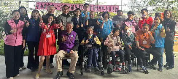 樂齡中心石溪分部年畫DIY暨關懷弱勢義剪活動圓滿落幕理事長帶隊投入 公益行動溫暖社區1